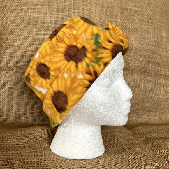 Handmade Fleece Hat - Winter pull-on hat - Picture 3 of 4